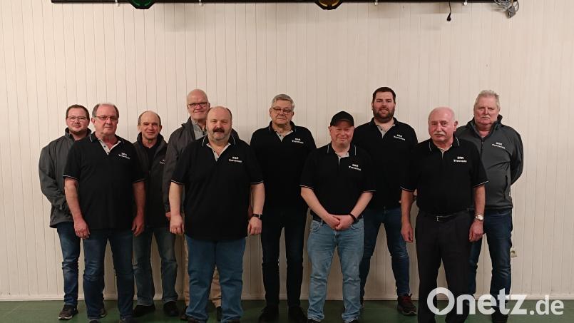 Mitglieder der SRK Trevesen mit der neuen Vereinskleidung. Bild: SRK Trevesen/exb