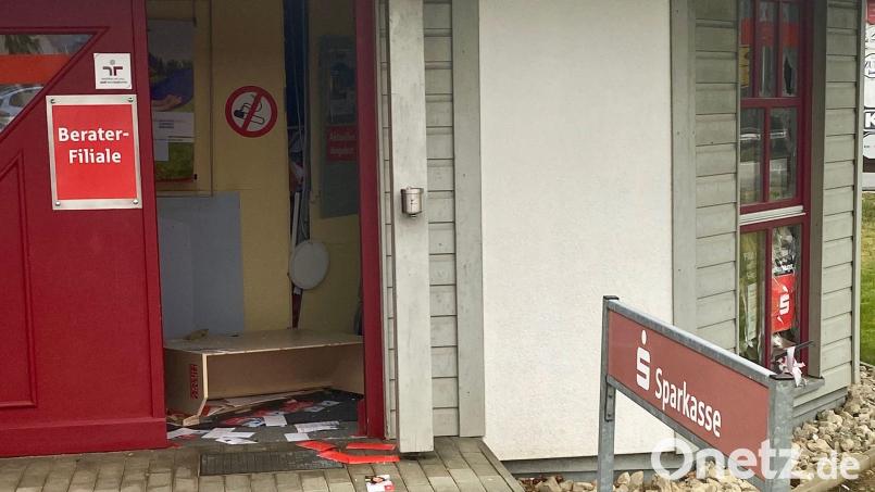 Der Innenraum des Pavillon-artigen Gebäudes war durch die Sprengung verwüstet. Bild: glb