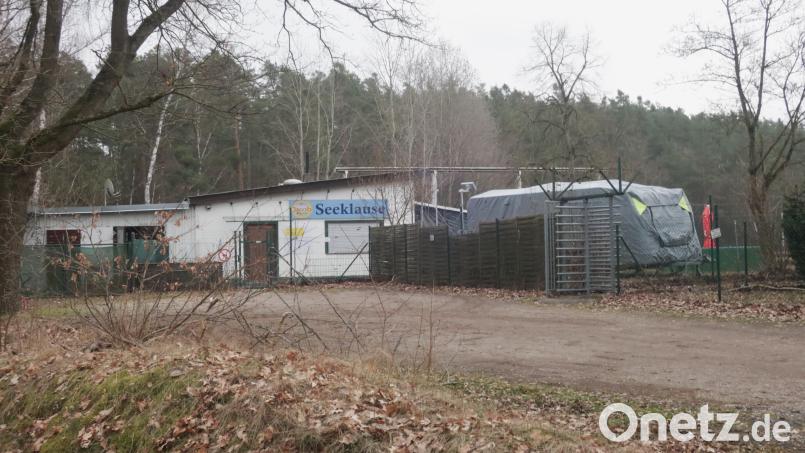 Wenn es nach den Plänen des Investors geht, hat die Seeklause ausgedient. An dieser Stelle soll ein Vier-Sterne-Hotel entstehen. Doch das Verhahren stockt. Bild: Hirsch