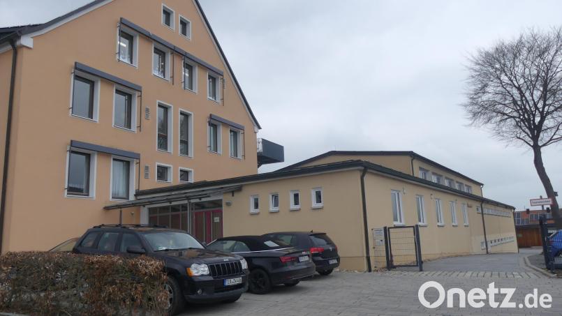 Mit dem Schicksal der in den 1960erJahren erbauten Turnhalle befasste sich der Stadtrat. Architekt Karlheinz Beer hinterfragte deren Tragfähigkeit. Bild: rn