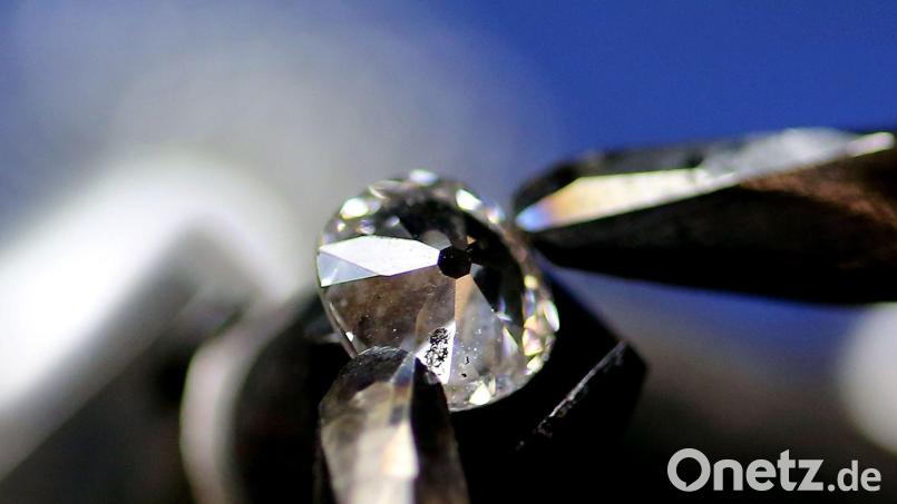 Die faszinierende Welt der Diamanten entdeckt Fotograf und Geowissenschaftler Dr. Erwin Geiss am Mittwoch, 13. März, mit den Besuchern des Vortrags. Symbolbild: Oliver Berg/dpa