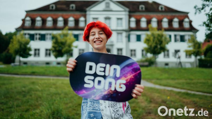 Auf Schloss Salem beim Bodensee hatte die Burglengenfelderin Paula Zaindl (15) Gelegenheit, ihren Song noch weiter auszubauen. Bild: Sebastian Reiter/ZDF