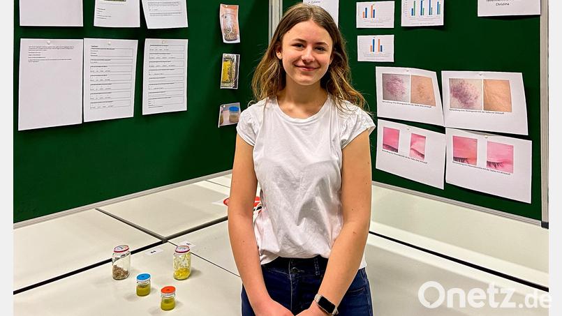 Für ihre Projektarbeit zu einer Arnika-Salbe erhielt Christina Öttl (DJDG) einen 2. Preis. Bild: Ringeisen, Peter