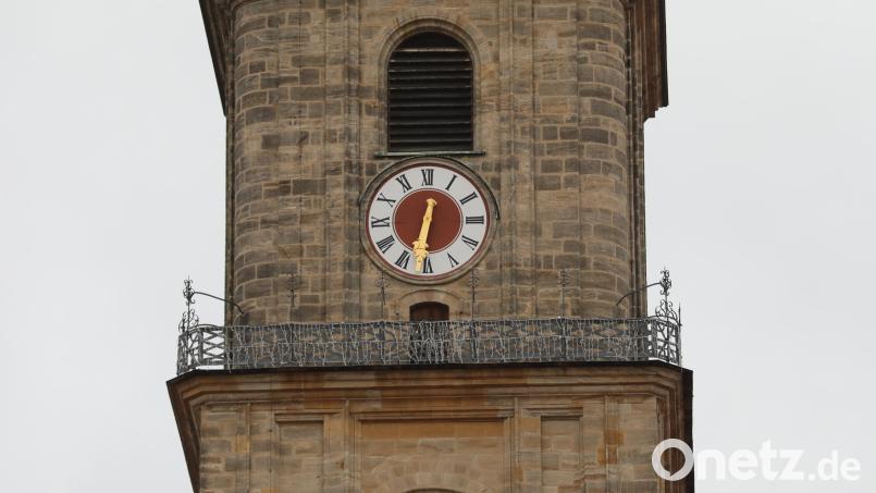 Die Zeiger der Turmuhr an der Martinskirche funktionieren nicht mehr richtig. Bild: Wolfgang Steinbacher