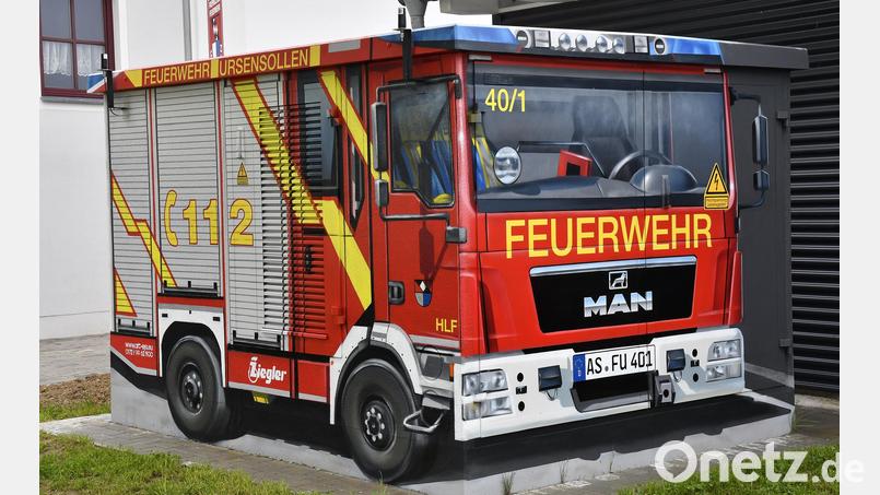 Ursensollen zeigt, was möglich ist: Das Trafohäuschen am Feuerwehrhaus hat ein Künstler in ein täuschend echt aussehendes Feuerwehrauto verwandelt. Kümmersbruck sind die Kosten für Kunst am Trafo zu hoch. Archivbild: Petra Hartl