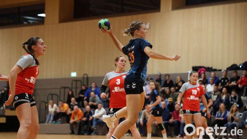Aileen Häuber (Mitte) und die HSG treten bei der SG Rohr/Pavelsbach an. Bild: Dieter Jäschke