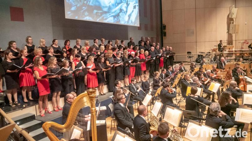 Singing Witt ist zusammen mit den Hofer Symphonikern auch dieses Jahr in der Max-Reger-Halle zu hören. Archivbild: Jörg Otto