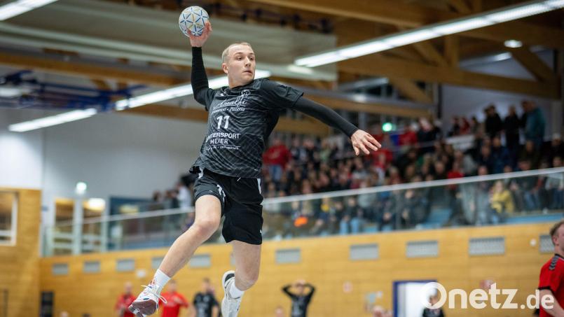 HSG-Linksaußen Peter Kemptner stellt sich in Erlangen auf ein intensives Spiel ein. Bild: Günter Uschold
