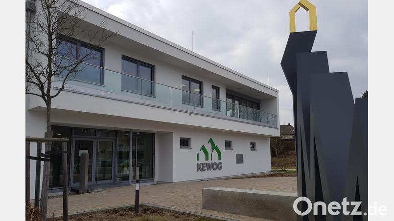 Sämtliche Anteile der Mitarbeitergesellschaft der Kewog Tirschenreuth (im Bild die Zentrale in der Kreisstadt) sind bereits zum 15. Februar von der Firma Reger-Bau in Vohenstrauß übernommen worden. Bild: Benkhardt