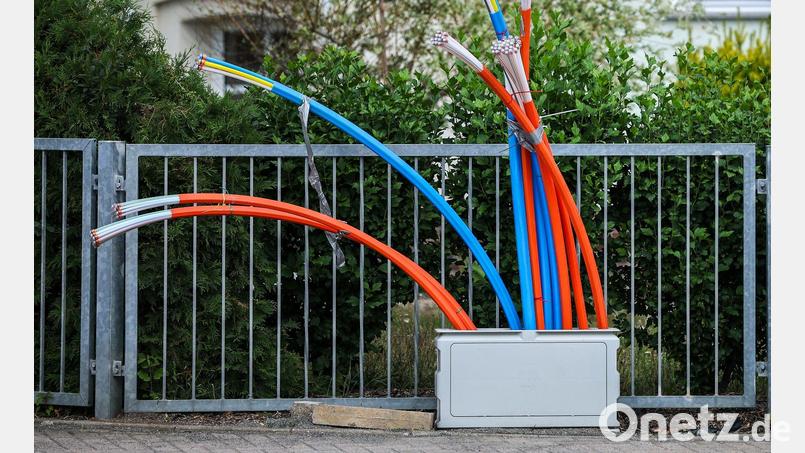 24 Kilometer Glasfaserkabel will Leonet in Waldershof verlegen lassen – eigenwirtschaftlich. Zunächst aber wird das Interesse der Bevölkerung abgefragt. Symbolbild: Jan Woitas/dpa
