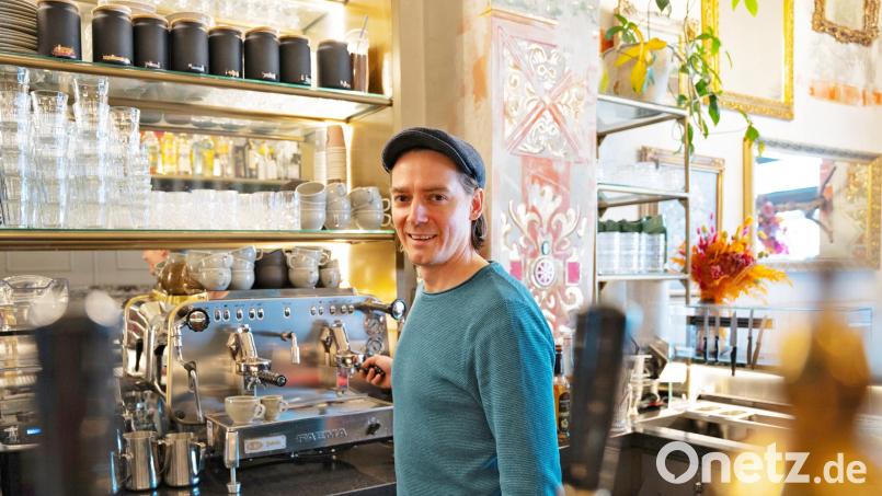 Marius Weber ist Barchef im &quot;Thorn&quot; in Marktredwitz und stolz auf seinen Arbeitsplatz. Bild: Cube/exb