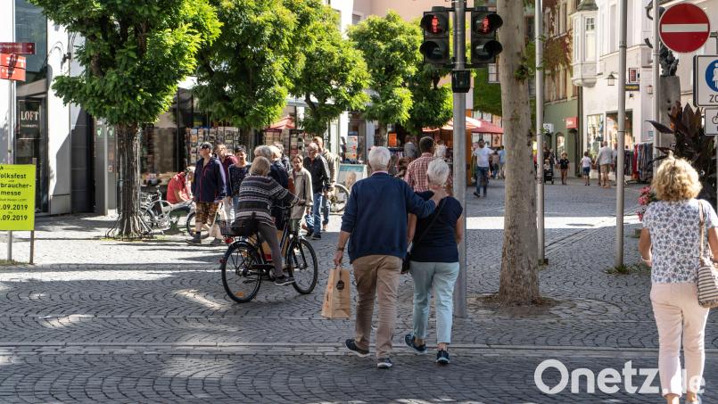 In der Weidener Fußgängerzone wird ab dem 11. März gebaut. Fußgänger können die Baustelle jedoch passieren. Archivbild: Lukas Meister