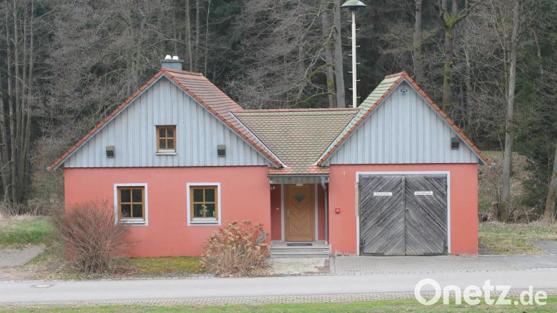 Das Feuerwehrhaus in Neuenhammer ist zu klein, das Georgenberger Fahrzeug passt bei einem Zusammenschluss der Feuerwehren nicht hinein. Ein Neubau ist bereits in die Wege geleitet worden. Archivbild: pi
