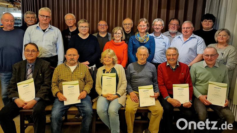Die Siedlergemeinschaft Rehbühl ehrt treue Mitglieder und wählt den Vorstand neu. Bild: R. Kreuzer