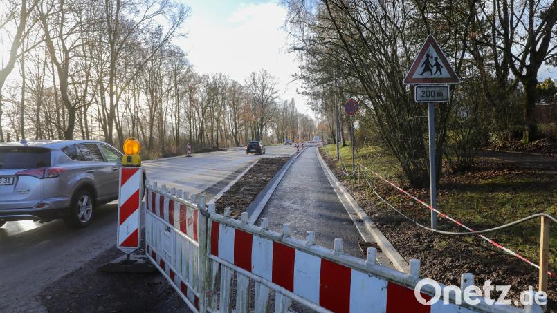 Die Köferinger Straße in Amberg wurde am 14. Dezember offiziell wieder für den Verkehr freigegeben. Nach der Winterpause geht der Straßenausbau nun aber weiter. Bild: Wolfgang Steinbacher