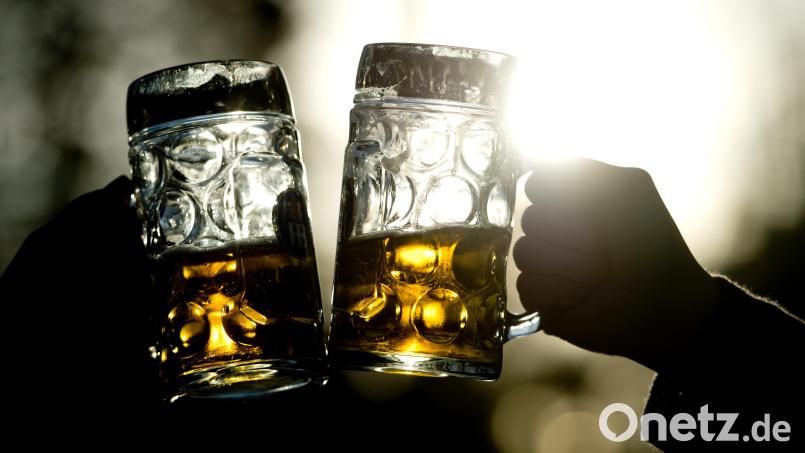 Ein Bockbierfest wird Thema im Polizeibericht: In Hohenburg ist ein Besucher des dortigen Bierfestes ausgerastet. Symbolbild: Sven Hoppe/dpa