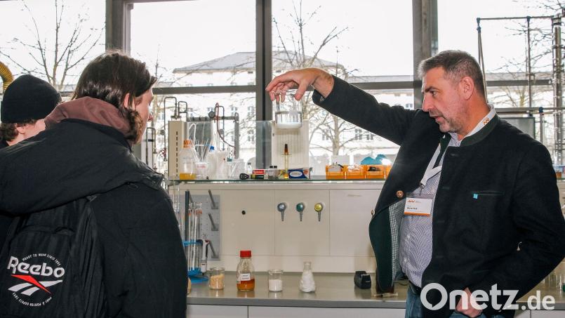 Am Studieninfotag laden die Labore der OTH Amberg-Weiden zum Mitmachen ein. Bild: Wiesel/OTH Amberg-Weiden/exb