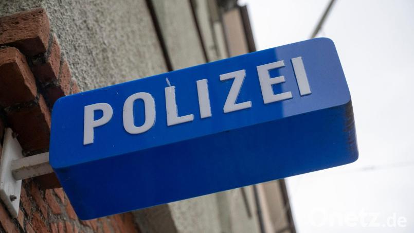 Unter Drogen betrat ein 25-Jähriger die Polizeidienststelle in Waldsassen. Symbolbild: Peter Kneffel/dpa