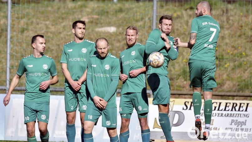 Die grüne Wand der DJK Gebenbach will beim Auswärtsspiel in Erlangen besser stehen als zuletzt bei den ärgerlichen Niederlagen gegen Hankofen und Eichstätt. Bild: Hubert Ziegler