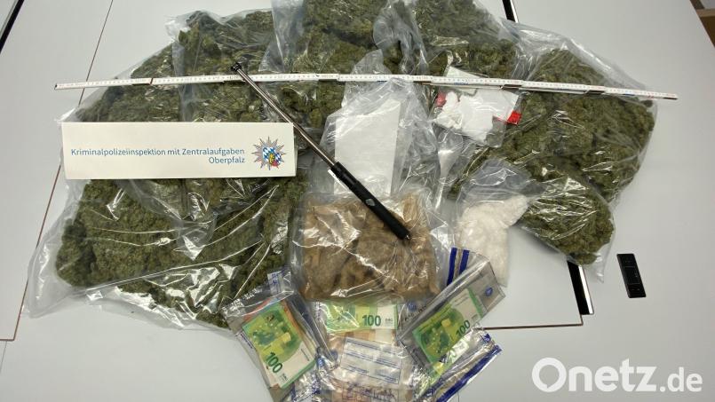 In Regensburg haben Polizisten Betäubungsmittel im zweistelligen Kilobereich beschlagnahmt. Bild: PP Oberpfalz/Kriminalpolizeiinspektion (Z) Oberpfalz