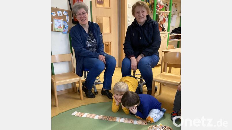 Das Kinderhaus Steinwaldzwerge Pullenreuth hat eine 300-Euro-Spende von der Kath. Landvolkbewegung Pullenreuth bekommen. Bild: Kinderhaus Steinwaldzwerge/exb