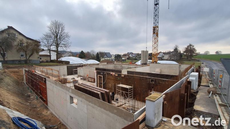 Der Bau des Kellergeschosses für die Metzgerei mit Gastwirtschaft in Premenreuth ist deutlich vorangegangen. Die Kellerräume lassen sich bereits gut erkennen. Bild: fks