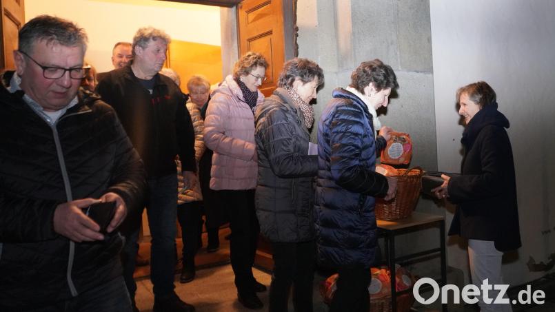 500 Euro kommen bei der Solibrot-Aktion in Waldthurn zusammen. Bild: fvo