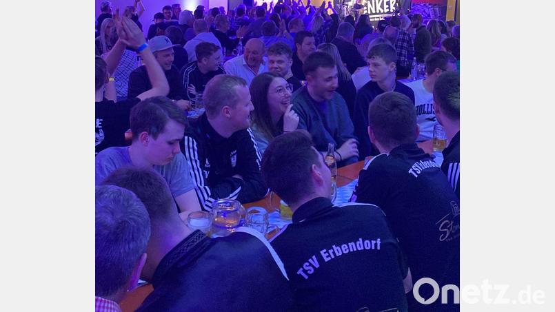 Wie die Veranstalter mitteilen, war das erste Starkbierfest der Fußballer ein voller Erfolg. Bild: Martin Benker/exb