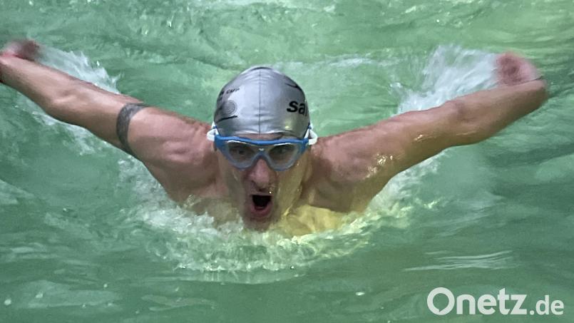 Rouven Oeckl beim Training im Pool. Bild: R. Oeckl