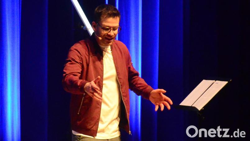 Martin Frank auf der Bühne der Max-Reger-Halle. Bild: Kunz