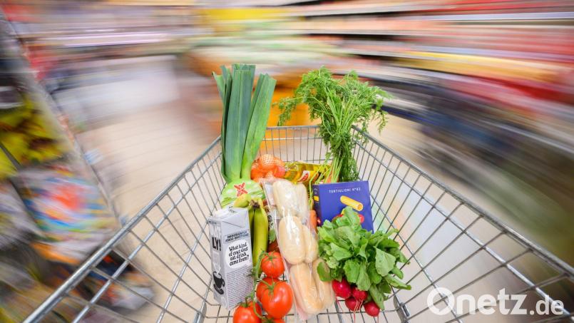 Experten rechnen mit einem weiteren Rückgang der Inflation im Laufe des Jahres. Bild: Julian Stratenschulte/dpa