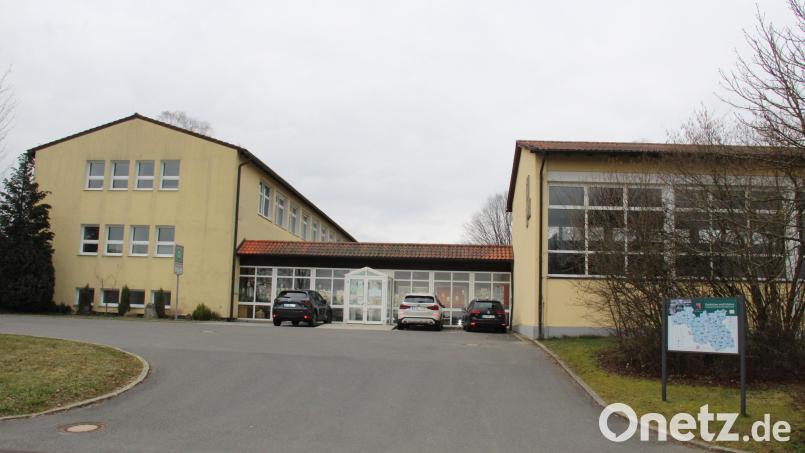 Für die Ganztagsbetreuung soll die Püchersreuther Grundschule umgebaut werden. Für die Planung sind heuer 20.000 Euro veranschlagt, weitere 50.000 Euro sowie 450.000 Euro für die Umsetzung im nächsten Jahr. Fördergelder werden in Höhe von 250.000 Euro erwartet. Bild: prh