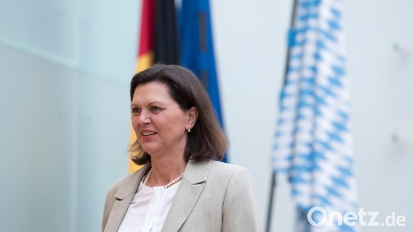 Bayerischen Landtagsabgeordneten droht künftig ein Ordnungsgeld von bis zu 4000 Euro, wenn sie bei Sitzungen in der Volksvertretung die Ordnung oder die Würde des Parlaments verletzen. Das kündigte Landtagspräsidentin Ilse Aigner an. Bild: Sven Hoppe/dpa