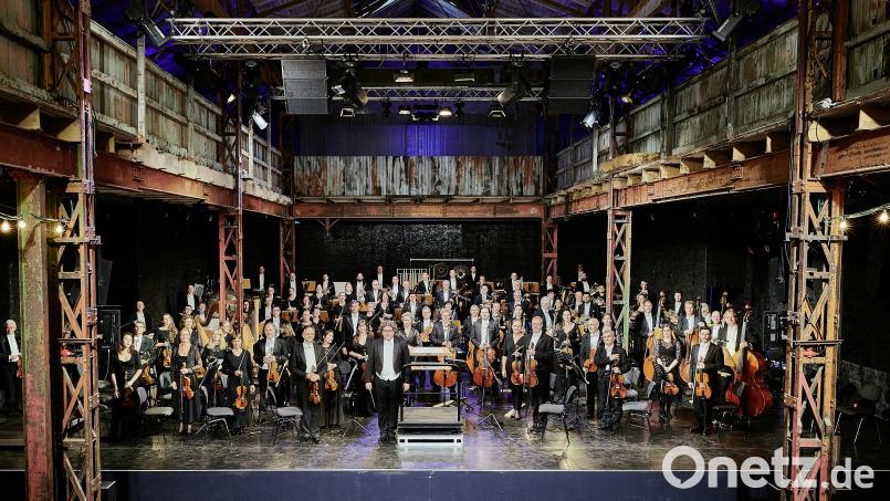 Dirigent Marcus Bosch und die Norddeutsche Philharmonie Rostock. Bild: Thomas Häntzschel/nordlicht/exb
