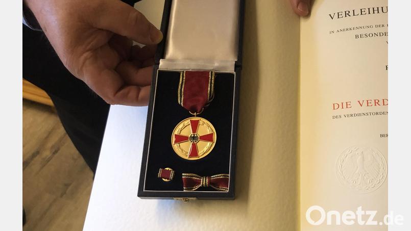 Mit der Verdienstmedaille des Verdienstordens der Bundesrepublik Deutschland wird am Freitag eine Ambergerin ausgezeichnet. Symbolbild: ck