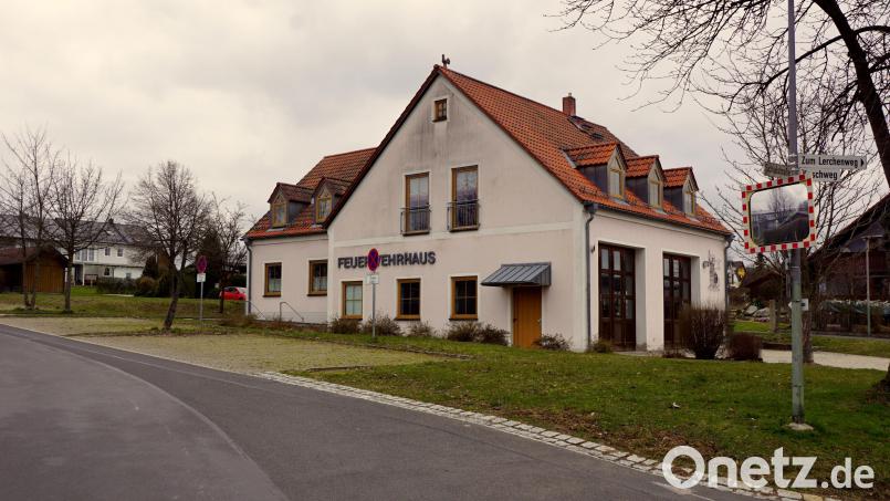 Noch steht die Entscheidung aus: Neubau oder Umbau des bestehenden Feuerwehrgerätehauses? Zumindest plant die 
Gemeinde Kulmain bereits jetzt jeweils 350 000 Euro in den Haushaltsjahren 2025 und 2026 dafür ein. Bild: bkr