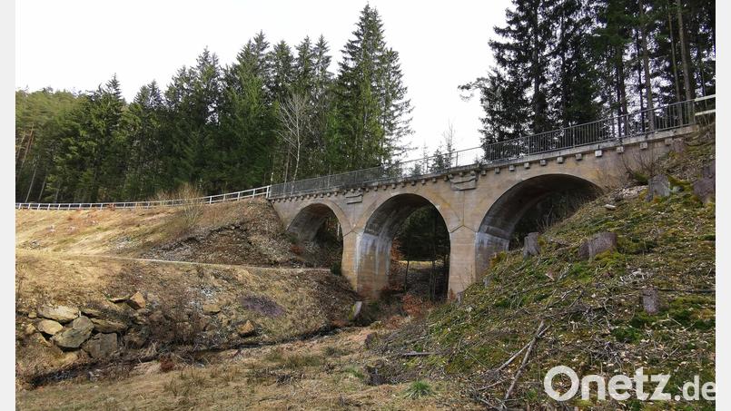 Die Gemeinde Weiding plant mit finanzieller Unterstützung durch das ILE-Regionalbudget eine überdachte Raststation am Bayerisch-Böhmischen-Freundschaftsweg in Nähe der Drei-Bogen-Brücke zwischen Gaisthal und Schönsee. Bild: Portner