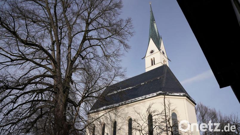 Blick auf die Kirche Mariä Himmelfahrt in Marienberg in der Gemeinde Schechen im Landkreis Rosenheim. Bild: Uwe Lein/dpa
