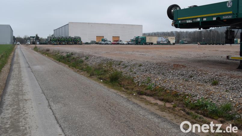 Der Erweiterung des Gewerbegebietes &quot;Am Kalvarienberg IV&quot; steht nichts mehr im Wege. Die Sperrung des Weges nach Perschen wird von einigen Anliegern sehr kritisch betrachtet. Bild: bnr