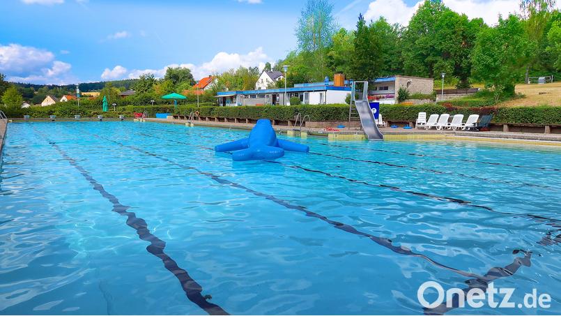 Auf eine weitere Badesaison im Friedenfelser Freibad dürfen sich Schwimmbadbegeisterte freuen. Am Mittwochabend votierte der Gemeinderat einstimmig für eine Öffnung in diesem Jahr. Archivbild: bsc