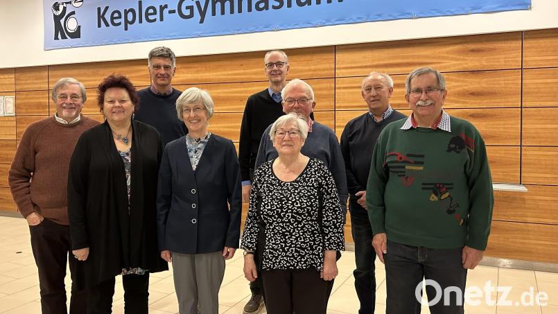 Fast alle Mitglieder des Vorstands des Fördervereins am Kepler-Gymnasium wollen sich nochmals engagieren, allerdings nur noch für ein Jahr (von links): Veit Wagner, Petra Vorsatz, Georg Kreiner, Sigrid Bloch, Norbert Ziegler, Lisa Taller, Burkhard Röhlinger, Richard Melzner und Johann Walz. Bild: Veit Wagner/Freunde des Kepler-Gymnasiums/exb