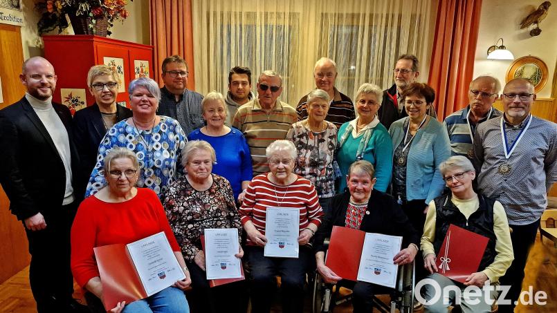 Treue und erfolgreiche Mitglieder stehen bei der Jahreshauptversammlung des Behinderten- und Vitalsportvereins im Mittelpunkt. Bild: R. Kreuzer