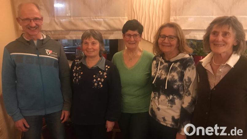 Die neue Abteilungsleitung des Lauftreffs (von links): Abteilungsleiter Rainer Koch, Stellvertretende Abteilungsleiterin Christine Schaffenroth, Kassenprüferinnen Margit Waldmann und Angela Herbst und Schriftführerin Ingrid Dehner. Bild: Georg Peters/exb