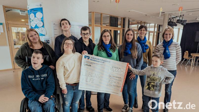 Das Vorstandsteam des KDFB Neualbenreuth überreichte den Spendenscheck an die Leitung der Heilpädagogischen Förderstätte der Lebenshilfe in Mitterteich. Bild: Sandra Köstler/exb