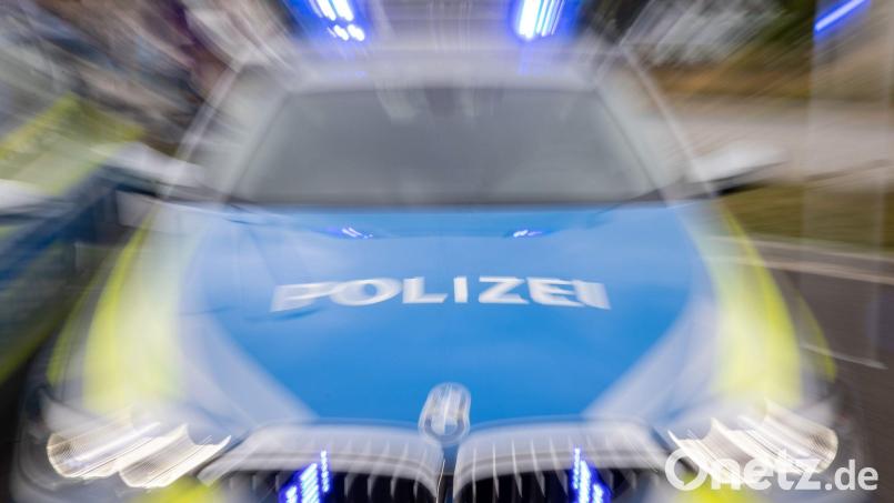 Auf der B470 kam es bei Eschenbach zu einem Unfall. Symbolbild: Daniel Karmann/dpa/Symbolbild