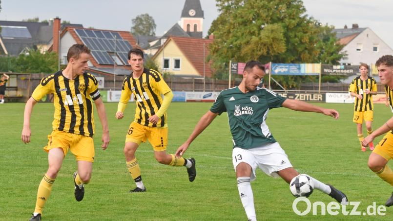 Der SV Mitterteich empfängt am Samstag die SG Quelle Fürth. Nicht dabei ist der verletzte Daniel Lauterbach (grünes Trikot). Archivbild: Gebert