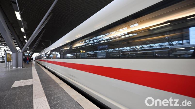 Ein ICE fährt in den Erfurter Hauptbahnhof. Bild: Martin Schutt/dpa