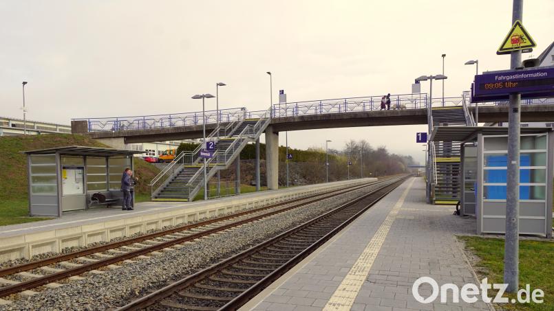 Als Überraschungsei entpuppt sich die Verlegung des Bahnsteigs. Die Gemeinde muss 260 000 Euro Fördergelder zurückzahlen. Die Deutsche Bahn hat die Baumaßnahme erst voriges Jahr abgerechnet. Bild: bkr