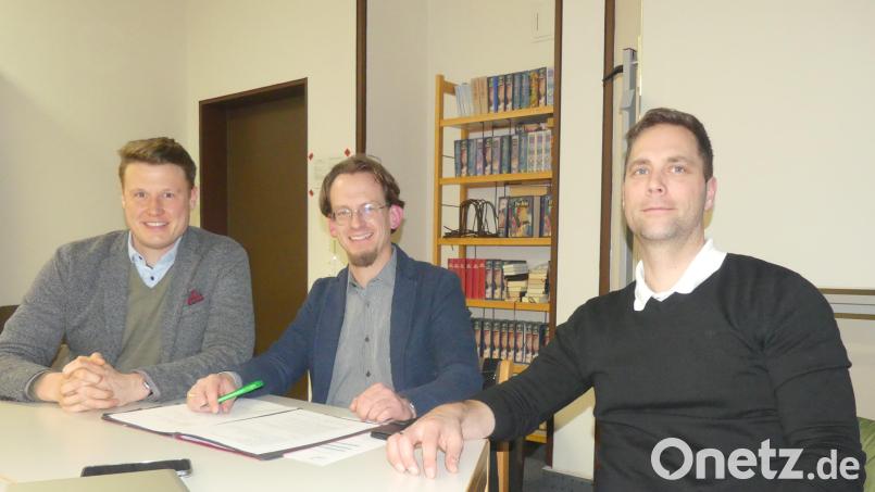 Klaus Ginglseder, Andreas Wagener und Matthias Holl (von links) wurden in ihren Ämtern an der Spitze des Vereins der Freunde des Gymnasiums Eschenbach bestätigt. Hildegard Tretter (zweite Vorsitzende) war verhindert. Bild: rn
