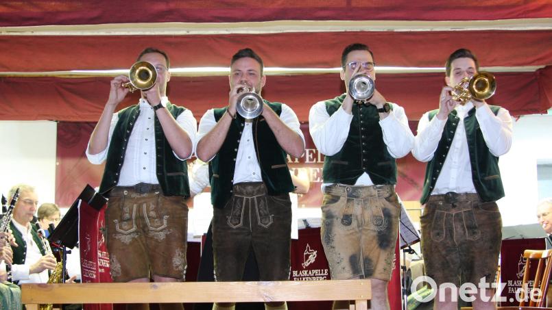Die Komposition &quot;Egerländer Trometensterne&quot; war einer der Höhepunkte beim Jubiläumskonzert in Falkenberg. Zu verdanken war dies ganz besonders den vier Trompeten-Solisten Christopher Prechtl, Michael Schweimer, Franz Stierstorfer und Martin Strecke (von links). Bild: wro